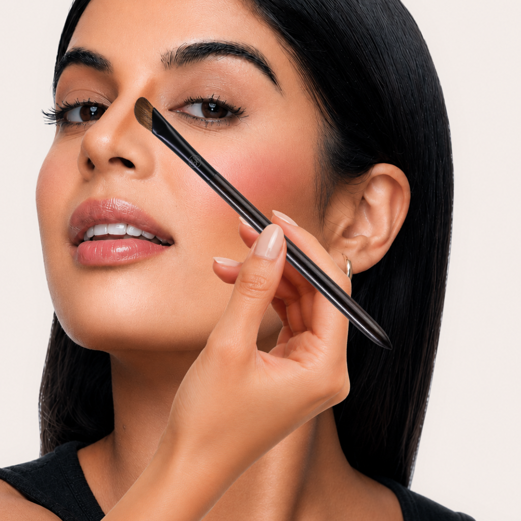 Cọ Tạo Khối Mũi Đầu Dẹp Chính Xác BH Cosmetics Nose Shadow Brush BH555